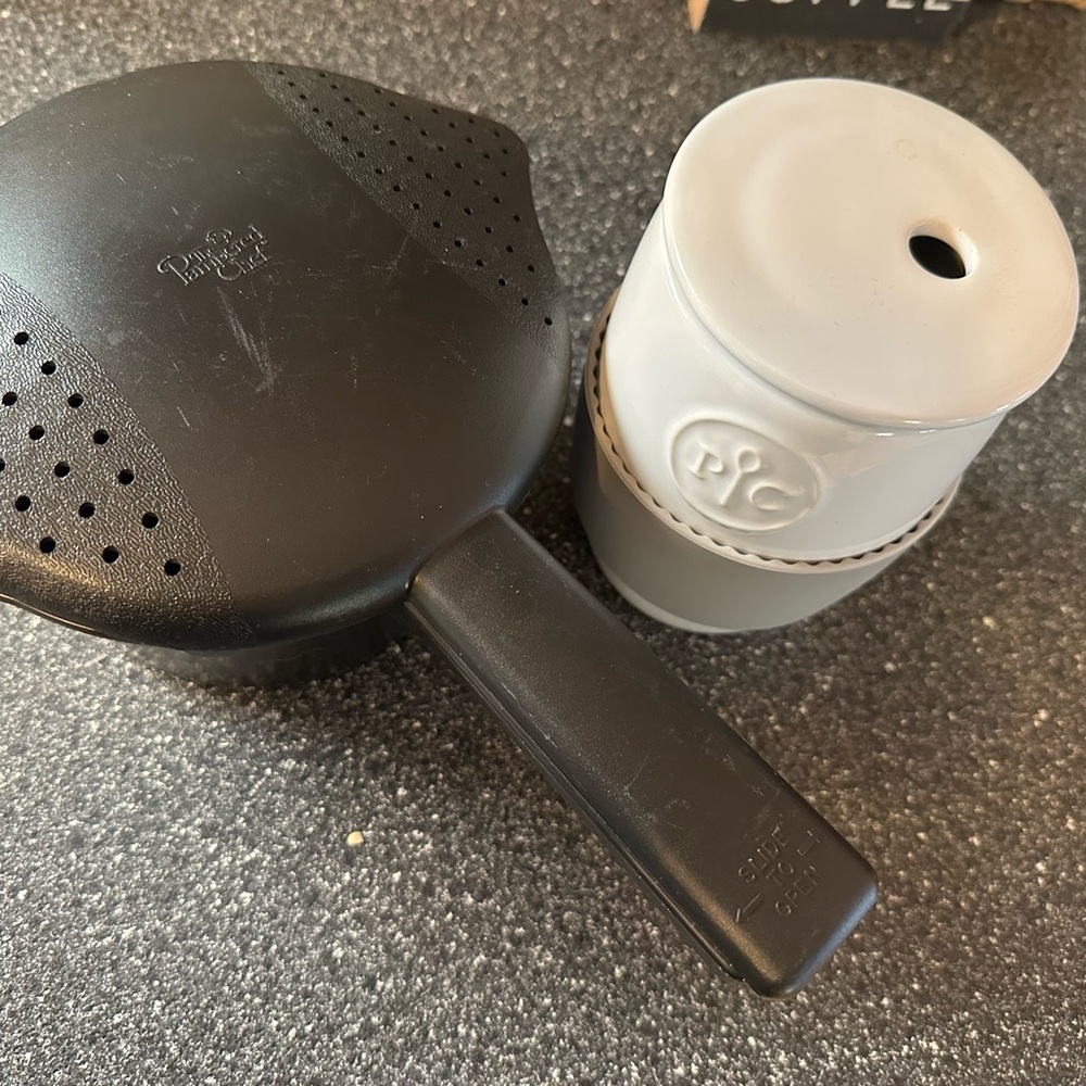 Pampered Chef Black 4 cup rice cooker and egg cooker